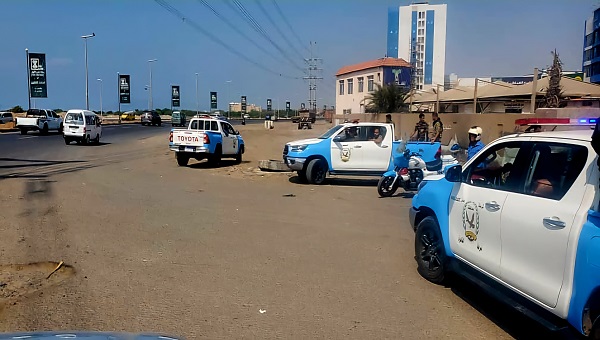 10 مسلحين ملثمين يخطفون طفلاً من منزله في عدن