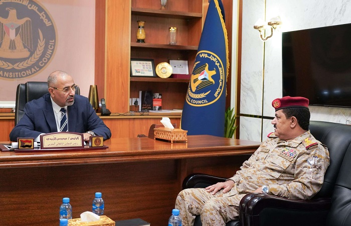 الزُبيدي يلتقي وزير الدفاع ويطلع على مستجدات الأوضاع الميدانية 