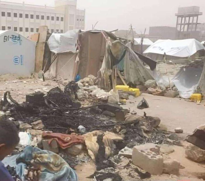 حريق يلتهم مسكنين في مخيم للنازحين بمحافظة شبوة