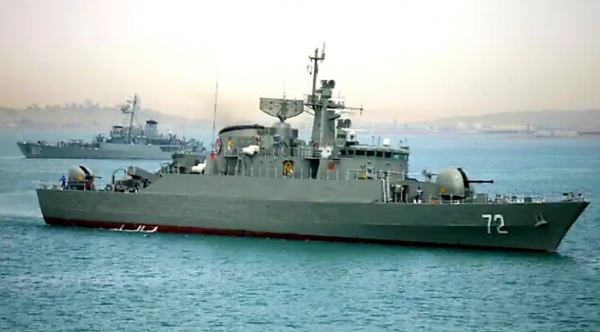 إيران تنشر سفينة حربية في البحر الأحمر رغم تصاعد الأحداث