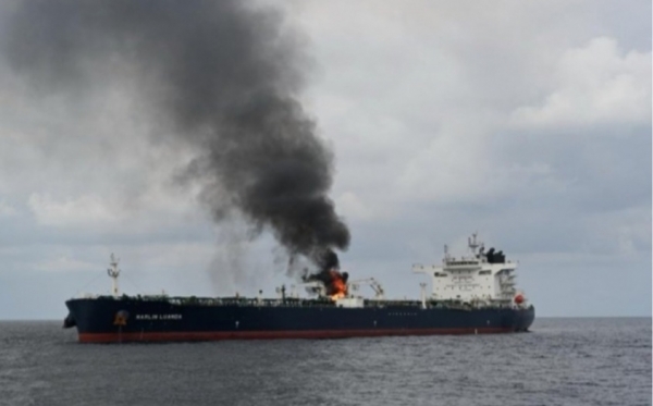 عاجل | إخماد حريق على متن سفينة بضائع قصفت بصاروخ حوثي جنوب عدن 