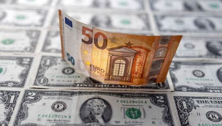 صدمة قوية لليورو و الدولار على العرش