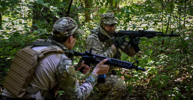 بلد أوروبي ثان يدرب عسكريين أوكرانيين على أراضيه