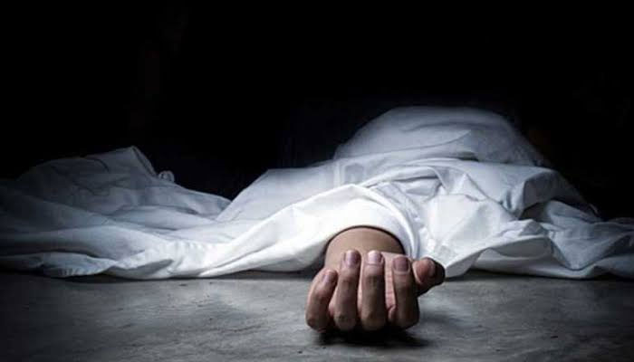 مشهد مهيب.. تشييع جثمان فتاة المنيا في مصر بعد العثور على جثتها محروقة بجوار المقابر