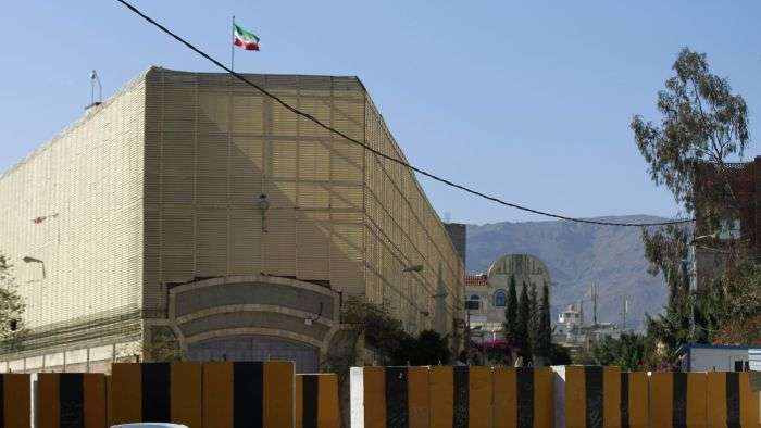 إيران تقدم منحاً دراسية ومليشيا الحوثي تضع شروطا خاصة