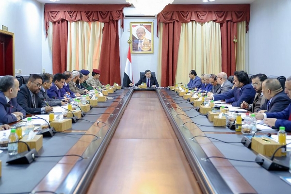  الحكومة اليمنية تكلّف لجنة وزارية لمعالجة تفاقم الأزمة الاقتصادية وانهيار العملة