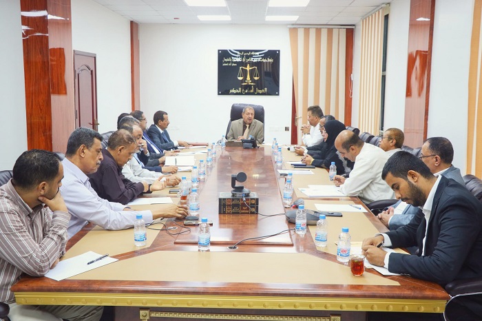 مجلس القضاء الأعلى يشدد على الانضباط الوظيفي في محاكم عدن