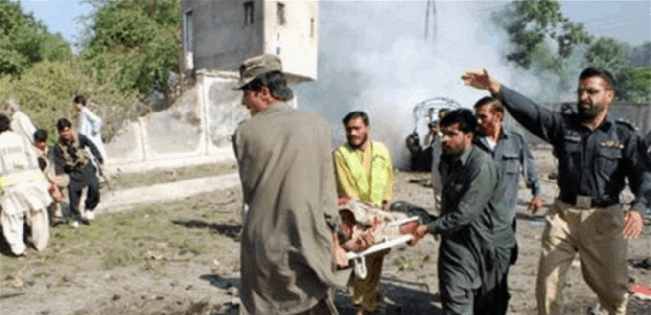 إصابة 21 في تفجير انتحاري استهدف دورية شرطة في باكستان